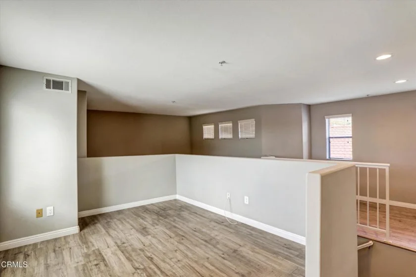 719 E Tujunga #D photo 36
