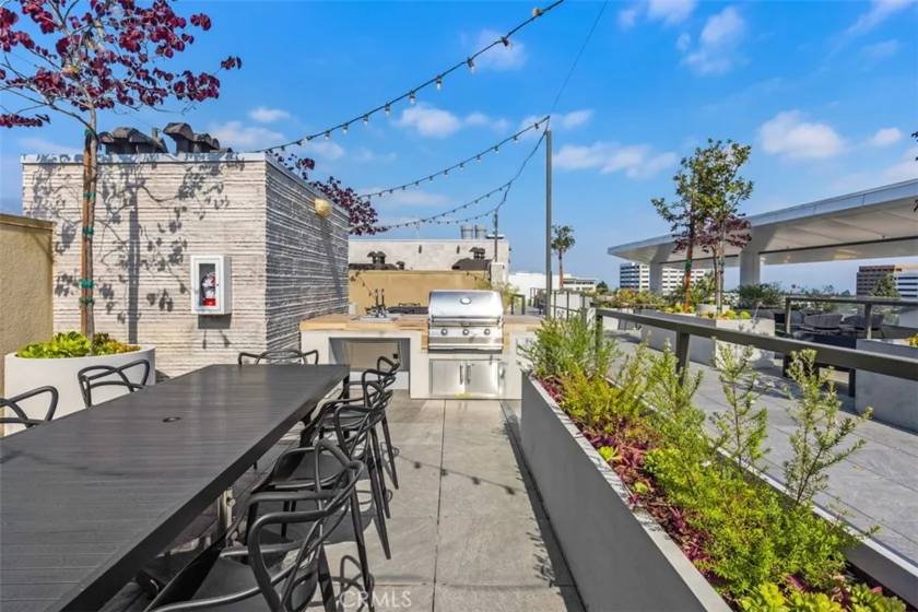 709 E Walnut Street #315 photo 29