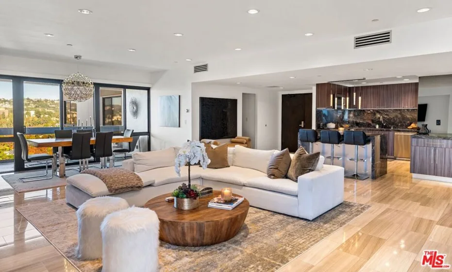 10445 Wilshire Boulevard #1905 photo 3