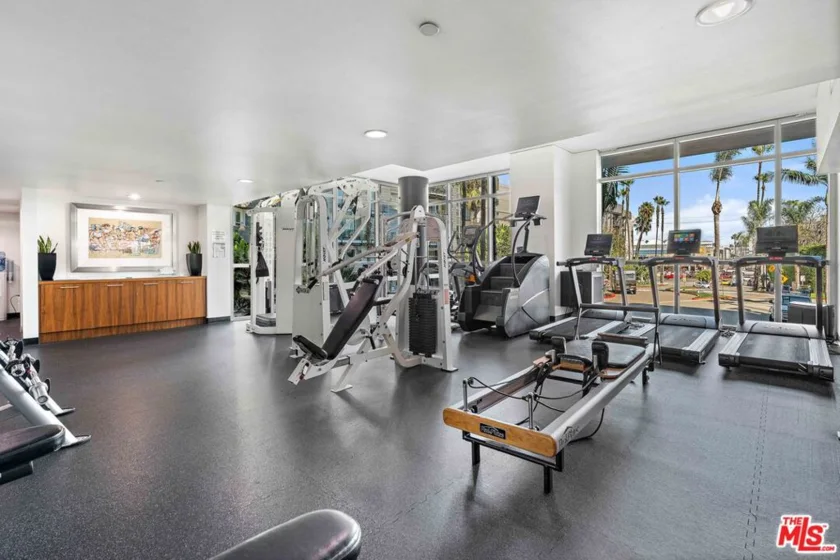 13650 Marina Pointe Drive #404 photo 19