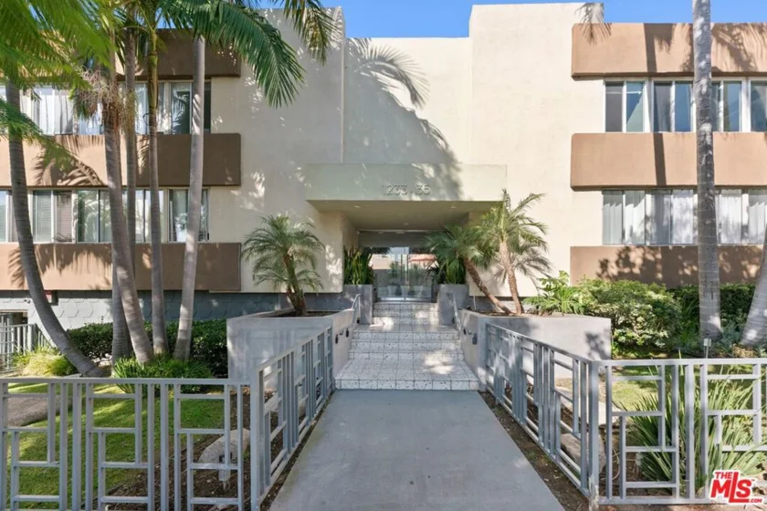 1233 N Laurel Avenue #109 photo 17