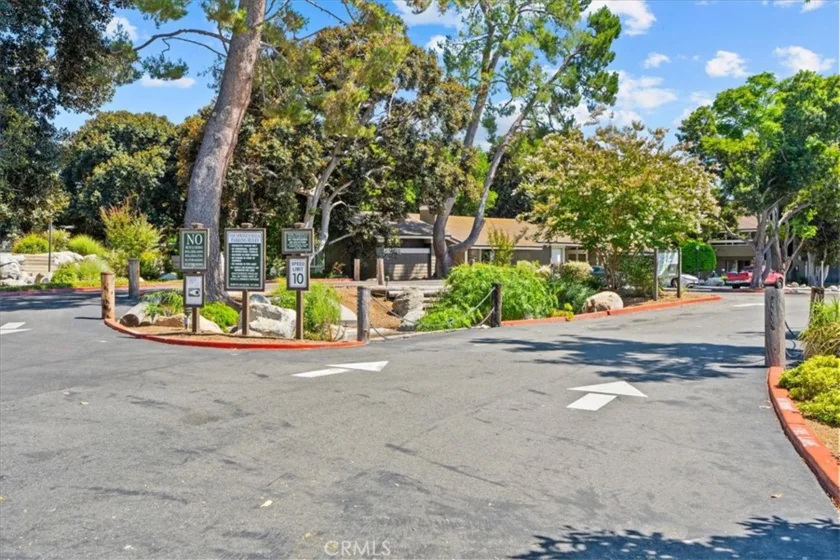 208 Springview photo 40