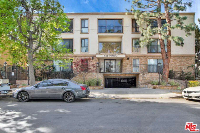 15344 Weddington Street #303 photo 1