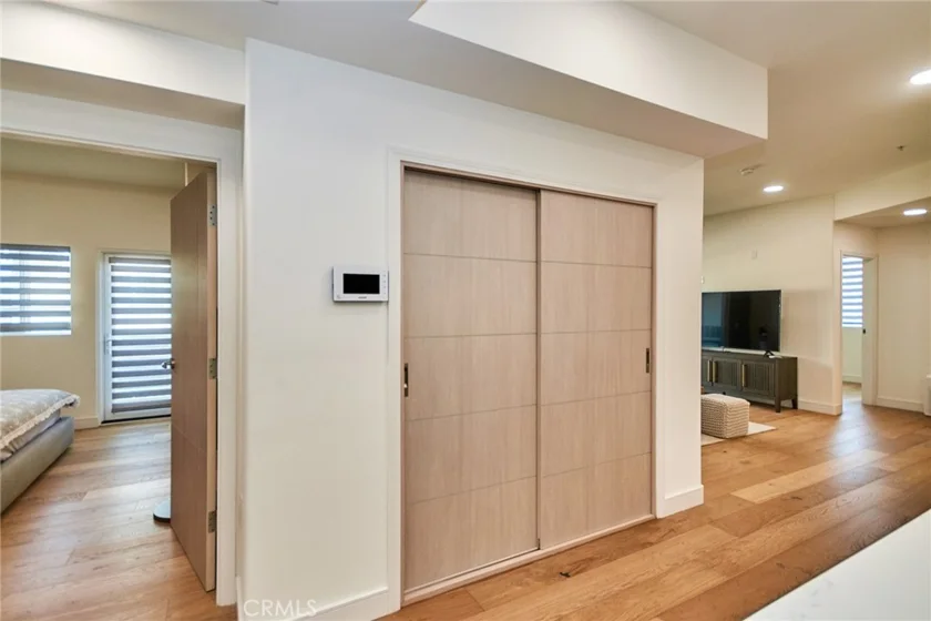 820 S Wilton Place #304 photo 27