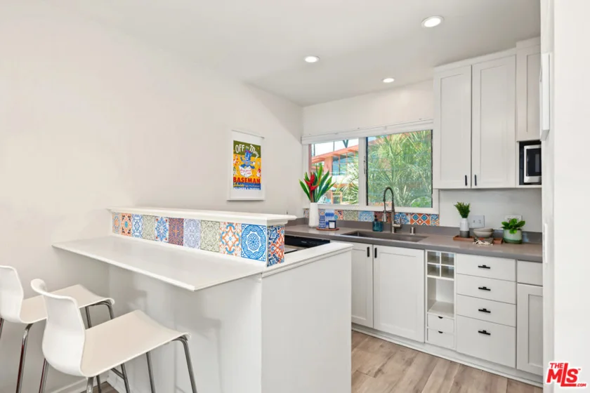 1400 N Hayworth Avenue #6 photo 4