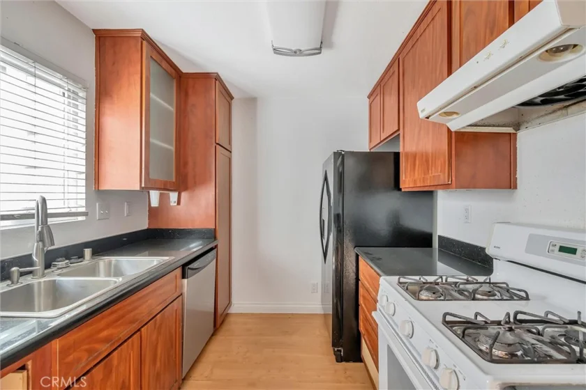 7115 Etiwanda Avenue #5 photo 1
