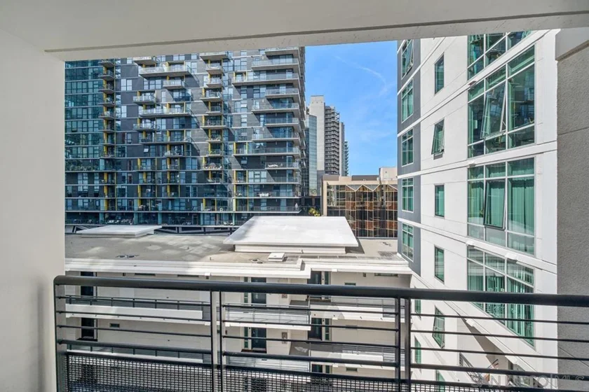 425 W Beech Street #721 photo 31