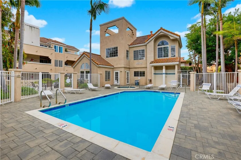 4581 Warner #302 photo 1