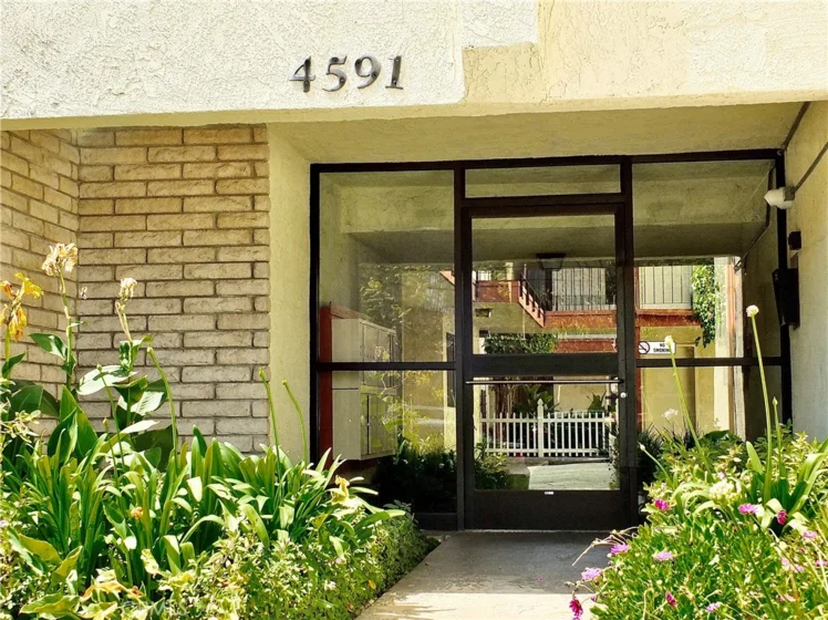 4591 Orange Avenue #306 photo 31