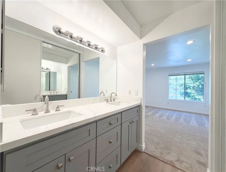 21500 Burbank #328 photo 20