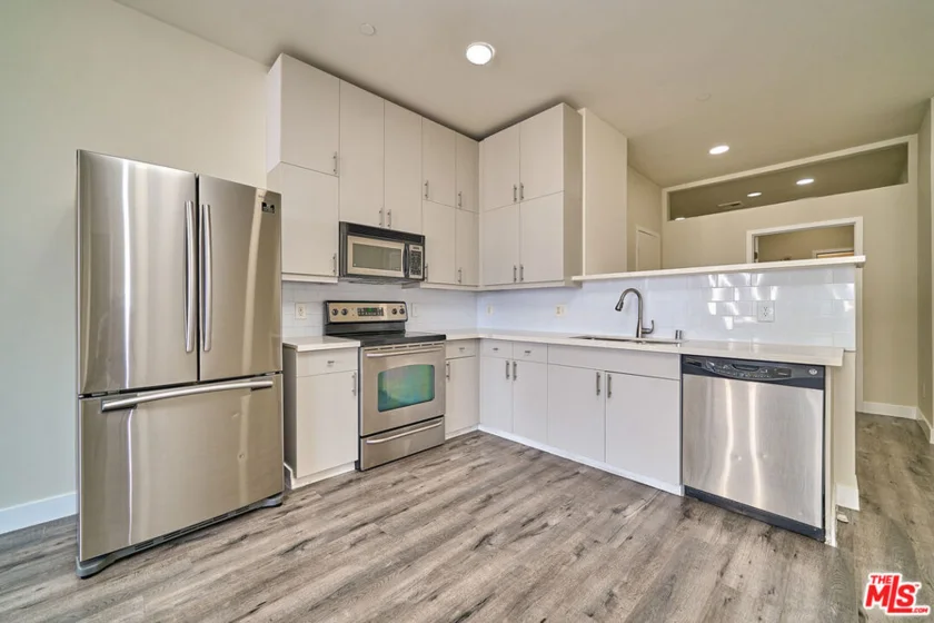 3810 Wilshire Boulevard #1001 photo 13