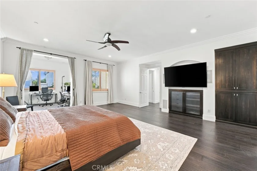143 N Arnaz Drive #105 photo 13