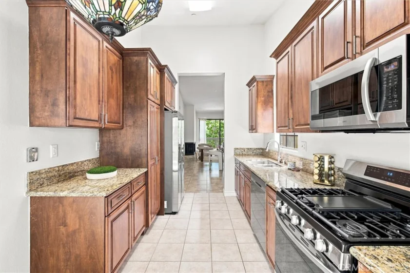 2538 W Macarthur Boulevard ##J photo 15