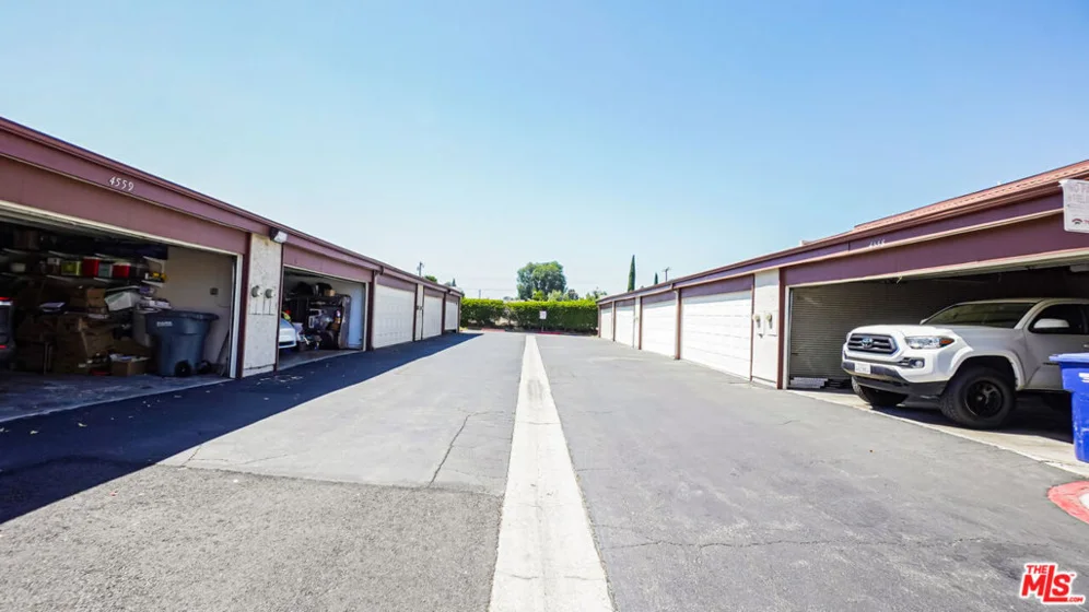 4557 Toledo Way photo 11