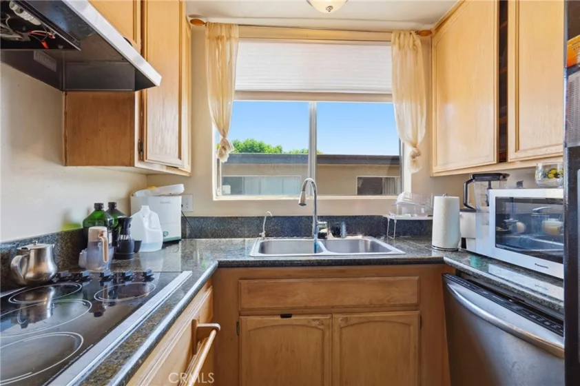 5429 Newcastle # 303 photo 11