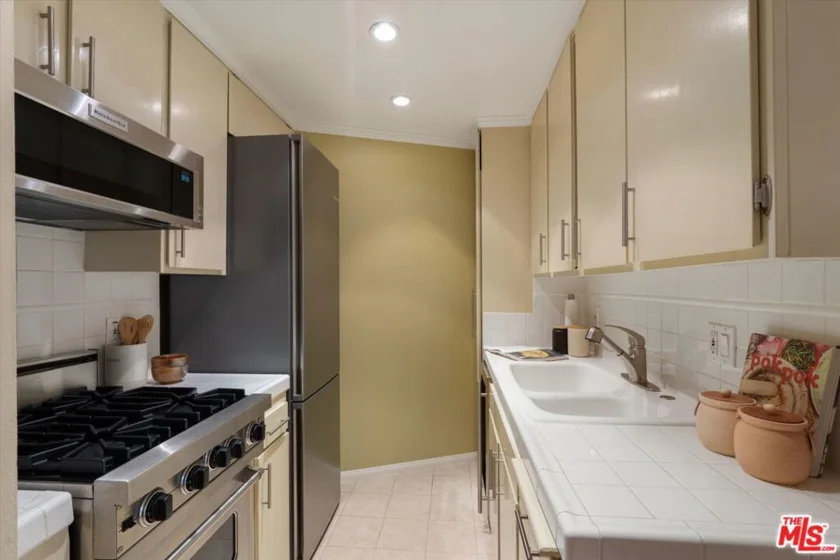 2025 4th Street #302A photo 8