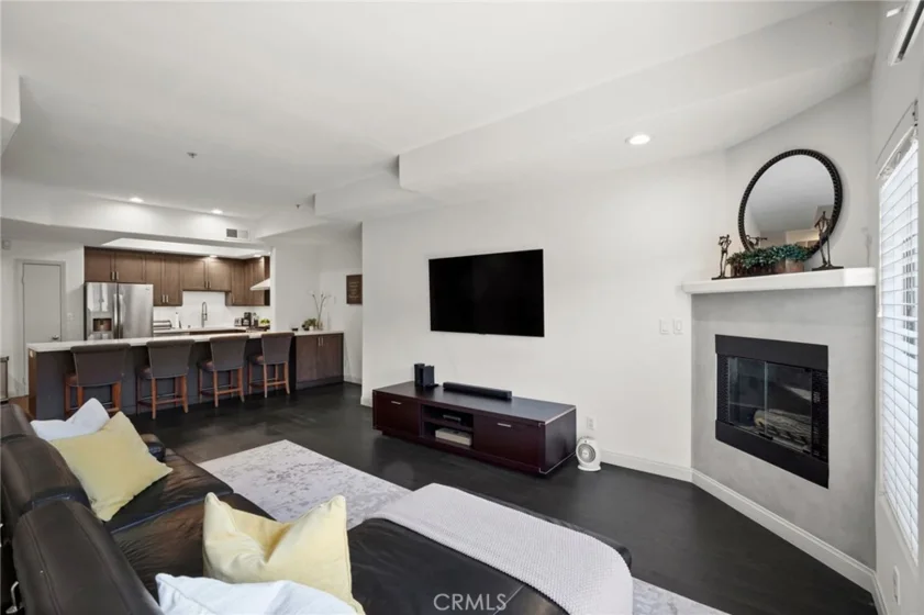 4477 Woodman Avenue #202 photo 4