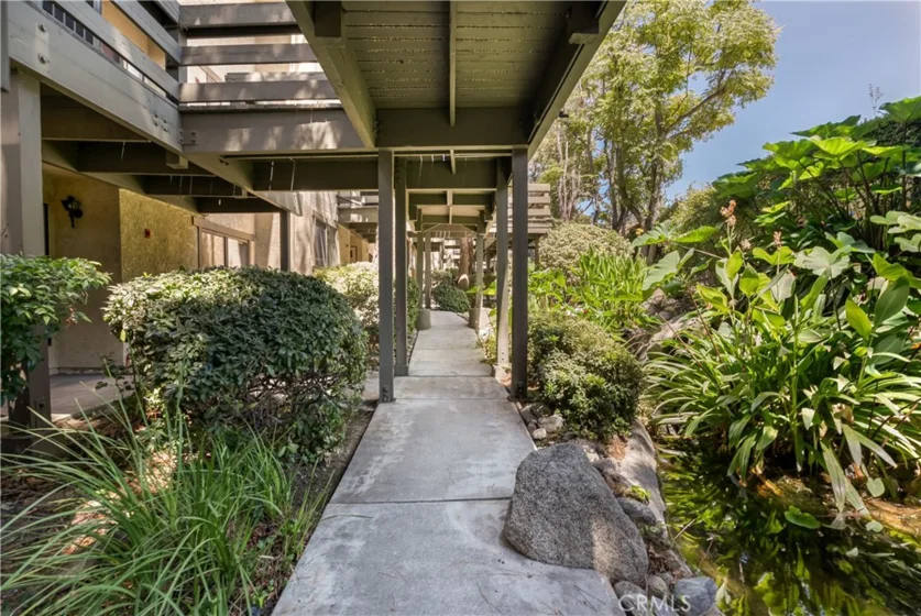 1054 Seco Street #106 photo 32