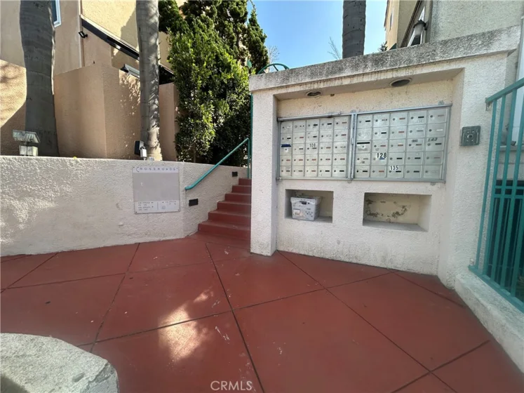 438 E Spruce photo 2