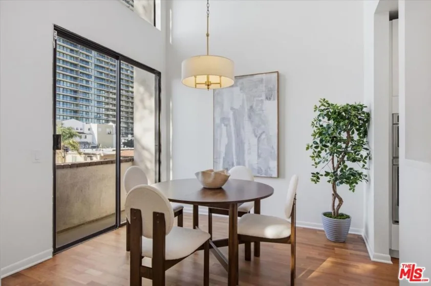 1271 Granville Avenue #402 photo 7