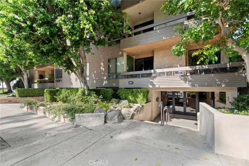 4641 Fulton #303 photo 1