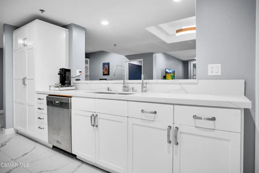 4348 Mammoth Avenue #203 photo 6