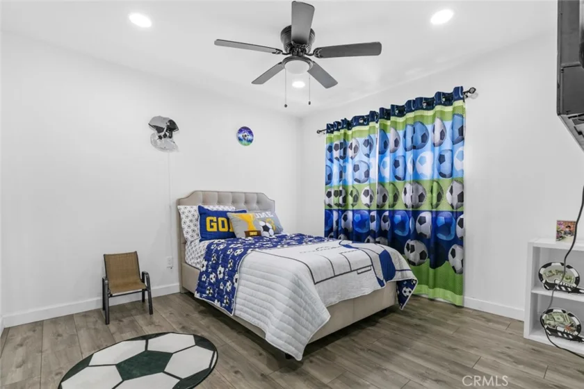 8801 Cedros Avenue #7 photo 31