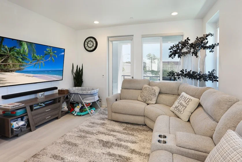 854 S Harbor Boulevard photo 19