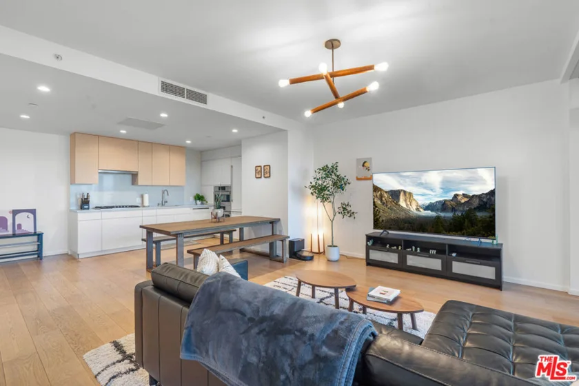 877 Francisco Street #1116 photo 14