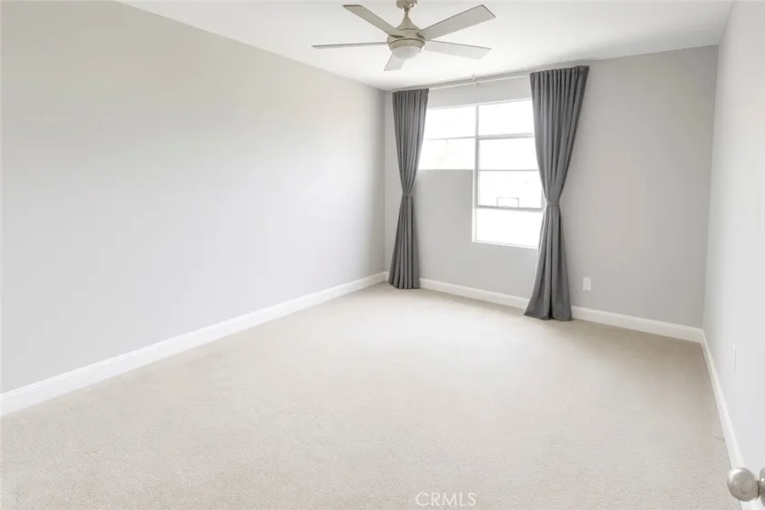 5350 White Oak Avenue #105 photo 28