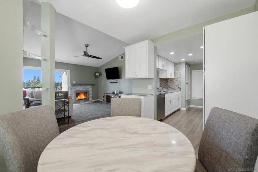2055 Lakeridge #301 photo 13
