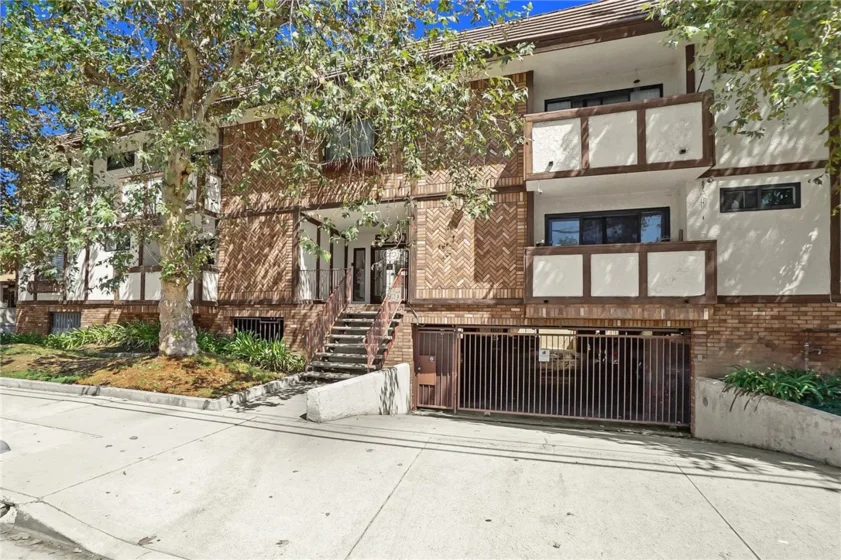 6250 Fulton Avenue #105 photo 1