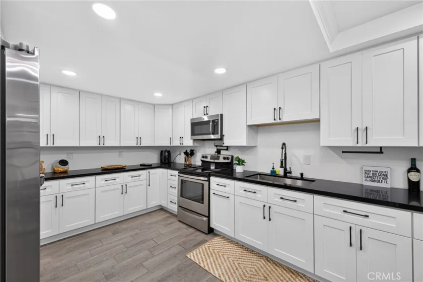 1725 Melrose #28 photo 6