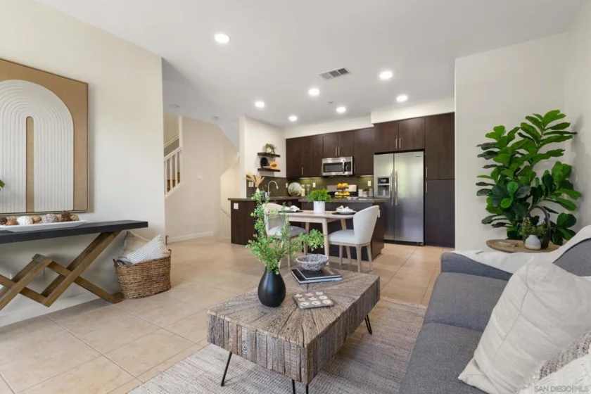 2104 Cosmo Way photo 18