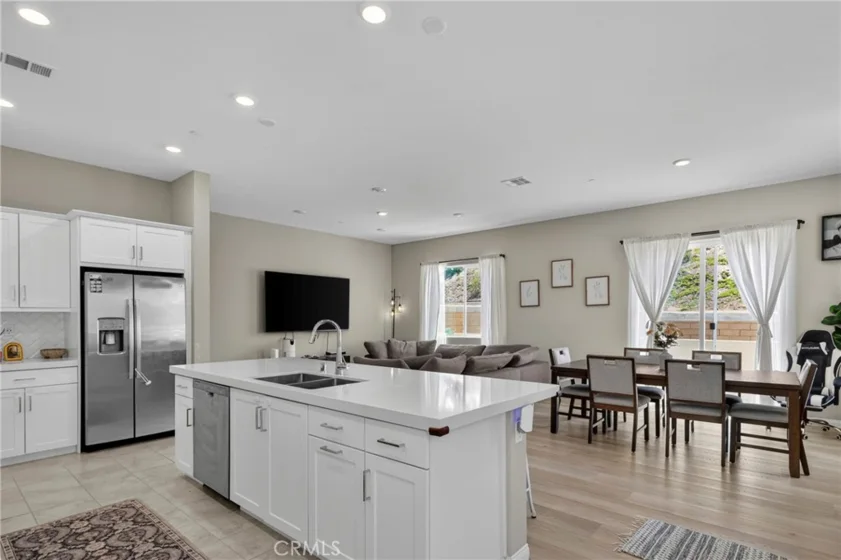 2098 Bluestone photo 3