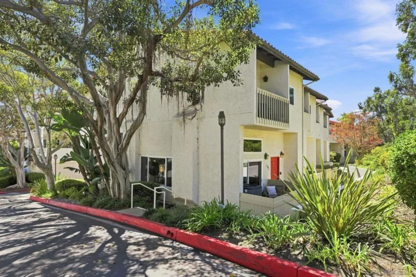 3982 La Jolla Village Drive photo 2