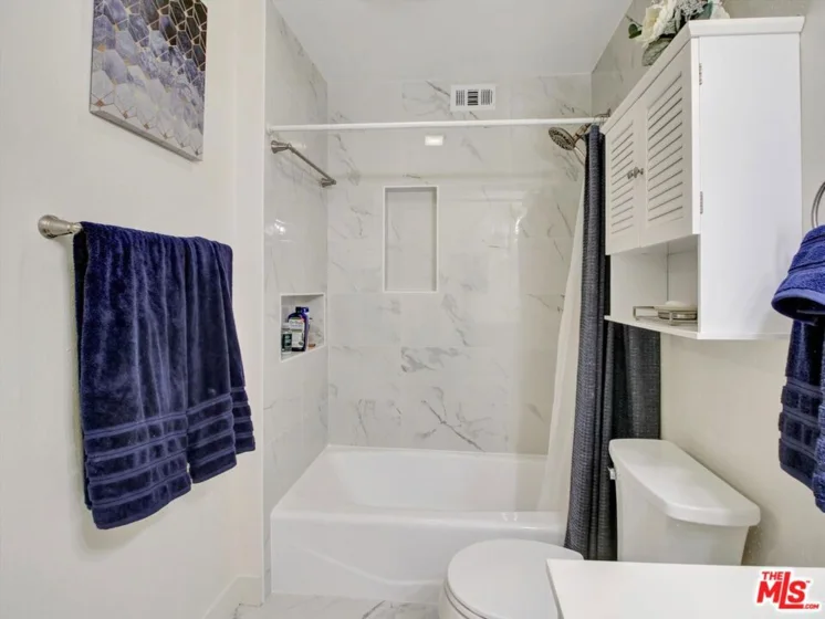 15325 Magnolia Boulevard #108 photo 17