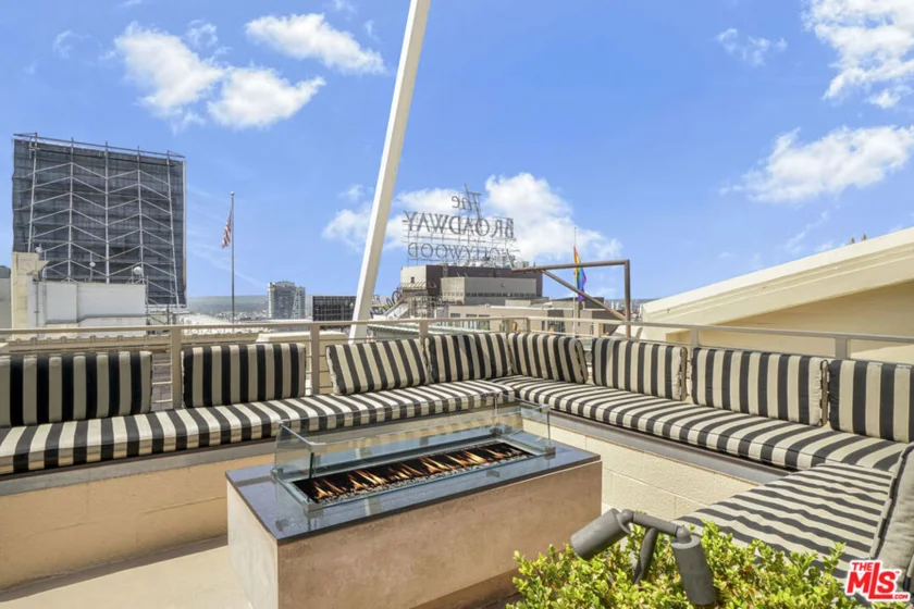 6253 Hollywood Boulevard #903 photo 2