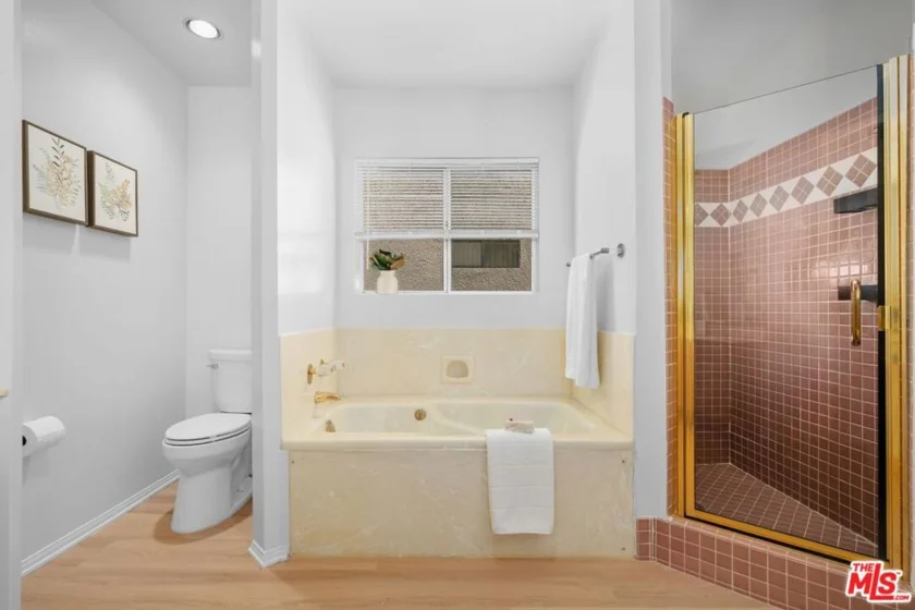 1932 Pelham Avenue #202 photo 6