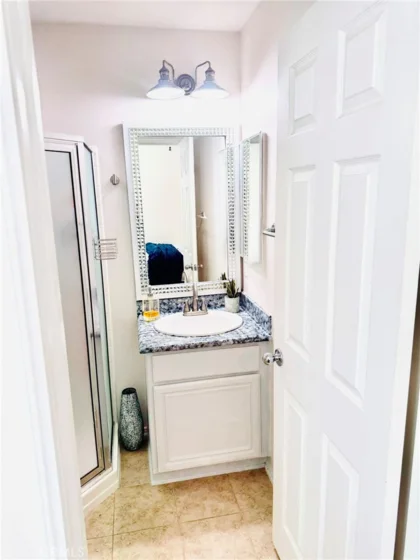 44942 Bellflower photo 28