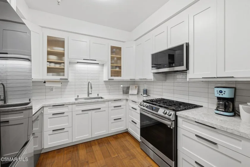 1410 N Curson Avenue #202 photo 13