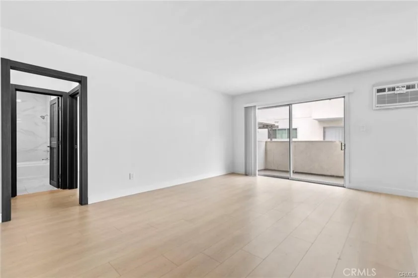 960 Larrabee #120 photo 7