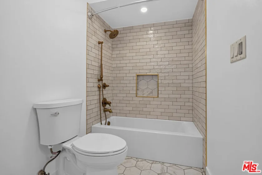 6716 Clybourn Avenue #147 photo 24