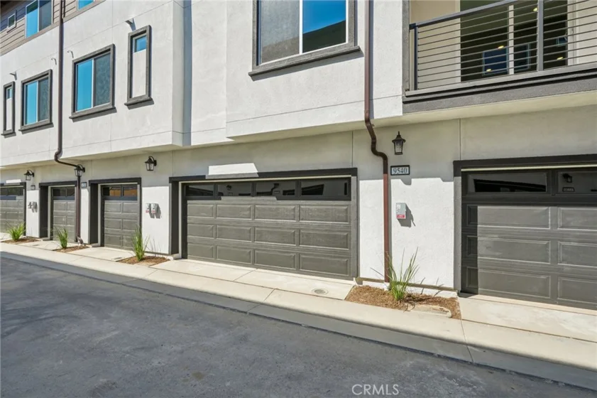 9542 Hannah Way photo 3