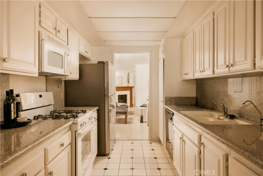 5315 Yarmouth Avenue #322 photo 5