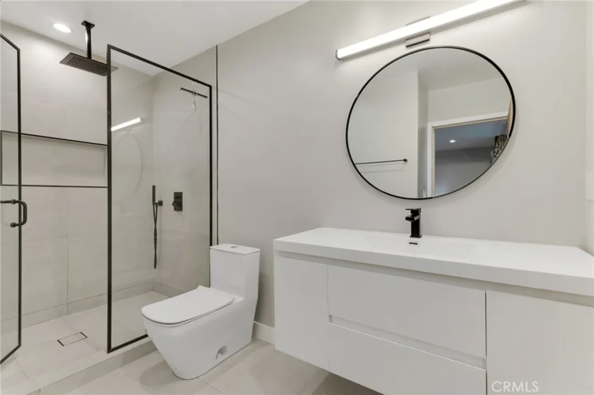 15344 Weddington Street #102 photo 35