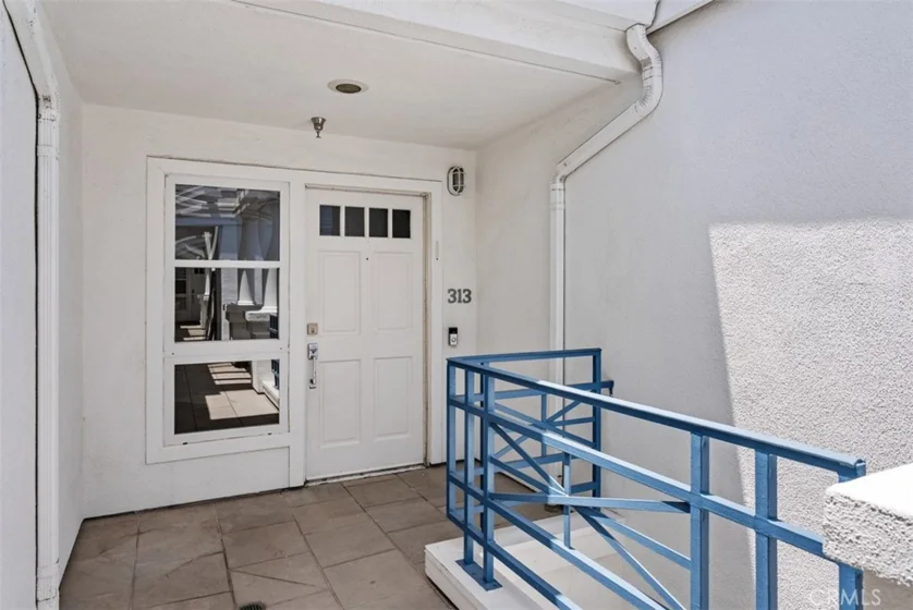 2600 Newport photo 5
