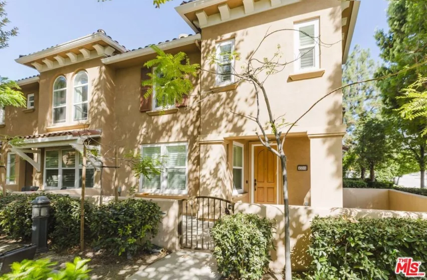 453 N Altadena Drive #8 photo 1
