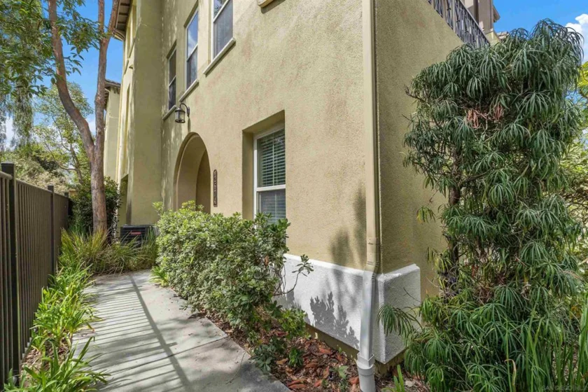 2674 Escala Circle photo 2