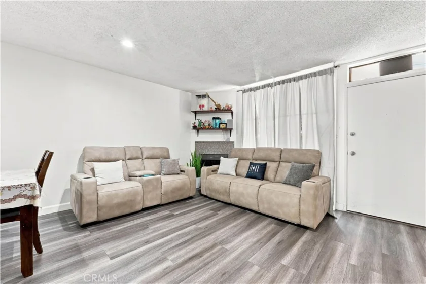 9625 Sylmar Avenue #23 photo 3